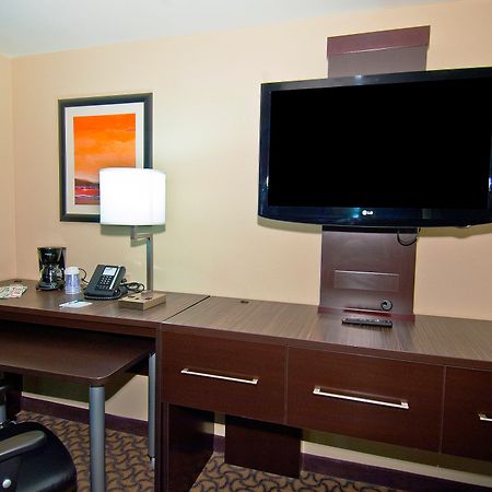 Holiday Inn Express & Suites Jackson/Pearl International Airport Bagian luar foto