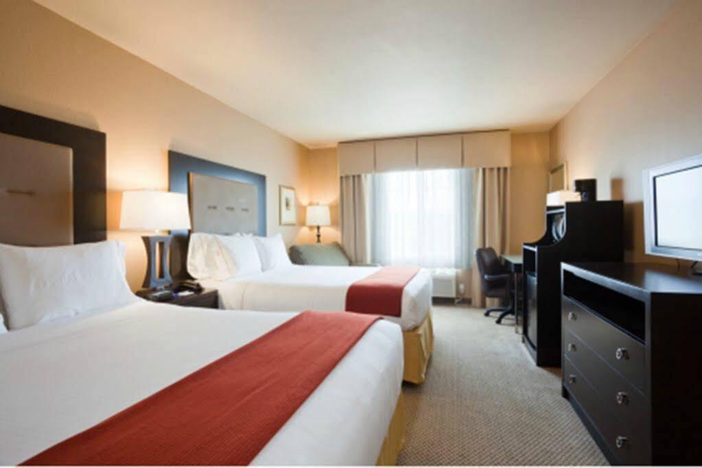 Holiday Inn Express & Suites Jackson/Pearl International Airport Bagian luar foto