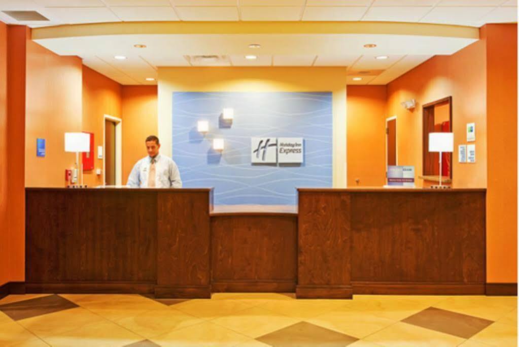 Holiday Inn Express & Suites Jackson/Pearl International Airport Bagian luar foto